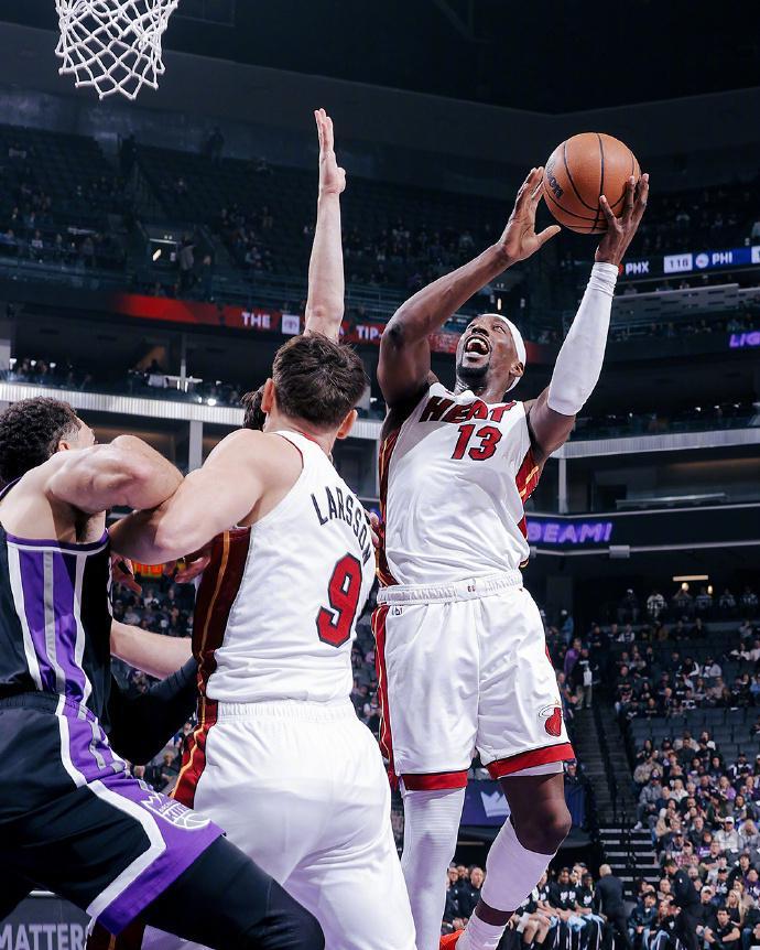 娱乐平台-威少22+7国王无缘17分逆转6人上双热火 热巴25+7+5德罗赞23分