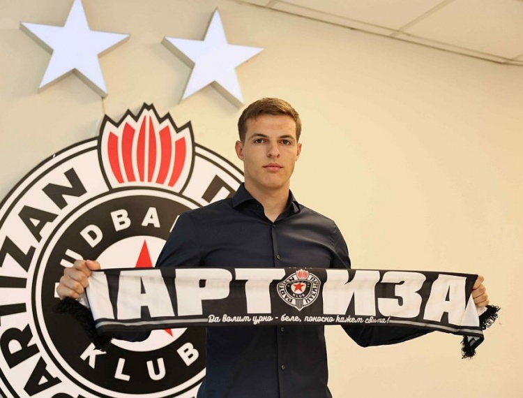 开云体育-意天空：米兰报价450万欧求购安德烈·科斯蒂奇，对方要价1200万